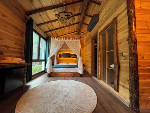 Studio Suite, River View | Free WiFi