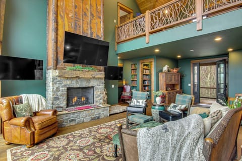 Glenville Vacation Rental | 4BR | 3.5BA | 2,650 Sq Ft | 4 Steps Required