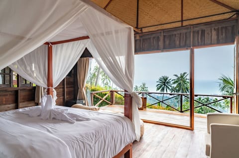 Deluxe Double Room, Sea View | Premium bedding, in-room safe, WiFi (free), bed sheets