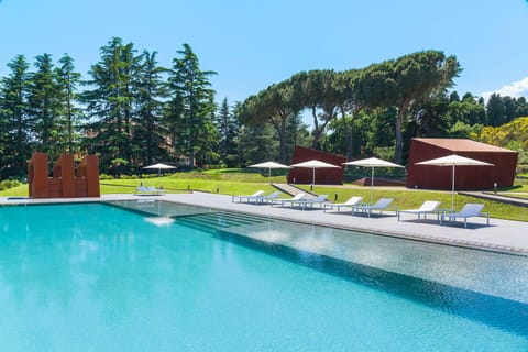 Activities, Balcony / Terrace / Patio, Building Exterior, Garden, Hot Tub, Main Entrance, Spring, Summer