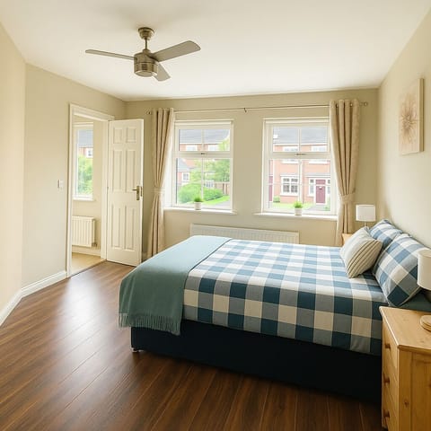 Large Family Room with ensuite bathroom