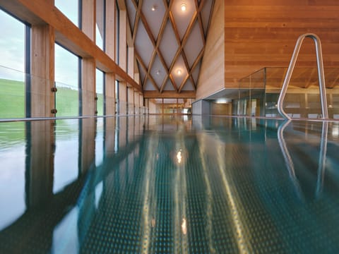 4 indoor pools, 4 outdoor pools