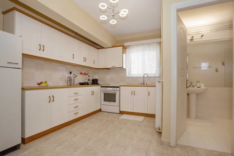 Family Villa, 4 Bedrooms, Private Pool | Private kitchen | Full-size fridge, oven, stovetop, coffee/tea maker