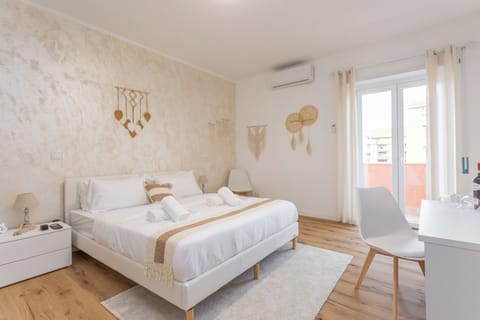 Deluxe Double Room, Balcony, City View | Desk, iron/ironing board (on request), WiFi (free)