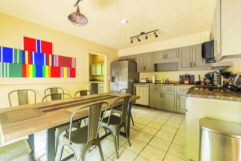 Share memorable meals in the cozy dining area, just minutes from Fort Moore, GA — perfect for families and groups!