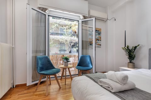 Studio, 1 Double Bed, Kitchen, City View | Premium bedding, desk, laptop workspace, iron/ironing board