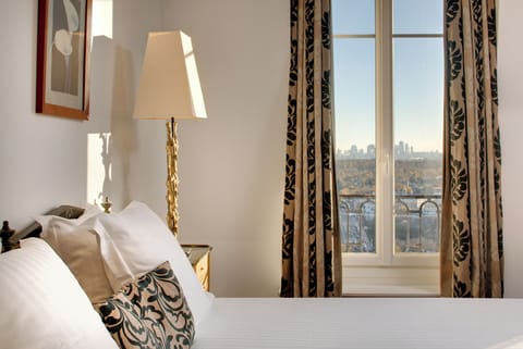 Junior Suite (Vue Paris) | Hypo-allergenic bedding, in-room safe, individually decorated