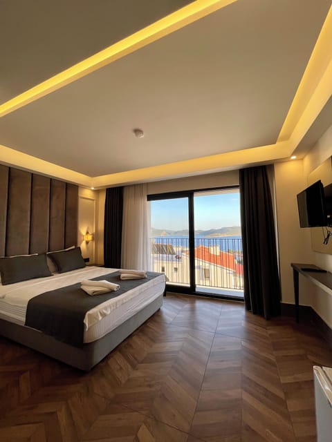 Standard Room, Ocean View | Minibar, desk, laptop workspace, free WiFi