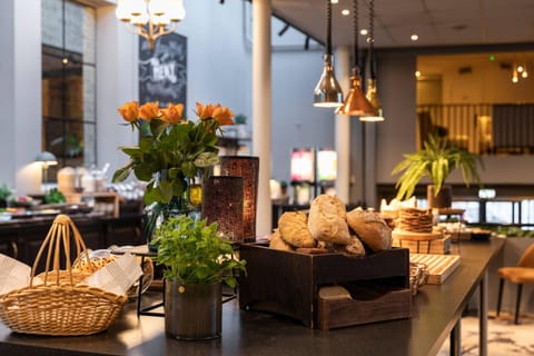 Free daily breakfast