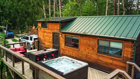 Welcome to Moonshine Manor. A cozy private cabin right outside of the Red River Gorge!
