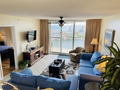 Couch, Furniture, Indoors, Living Room, Screen