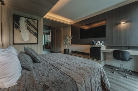 In-room safe, bed sheets