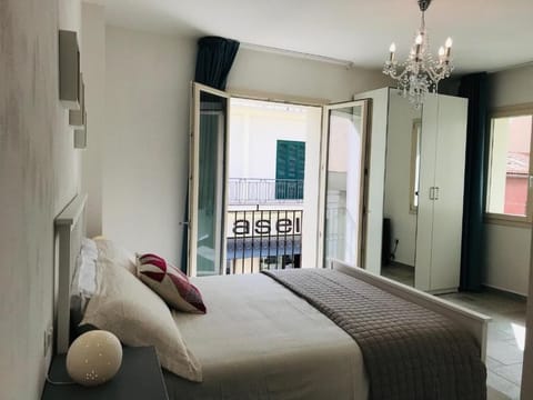 Double Room, Balcony, City View | Desk, laptop workspace, blackout drapes, soundproofing