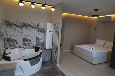 Honeymoon Suite, 1 King Bed, City View | Bathroom | Shower, hydromassage showerhead, designer toiletries, hair dryer