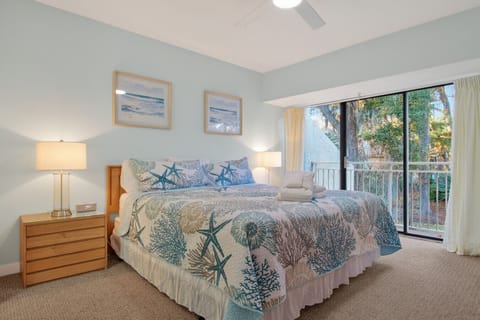 King Suite with all new carpet in 2025, private balcony, and ensuite bathroom