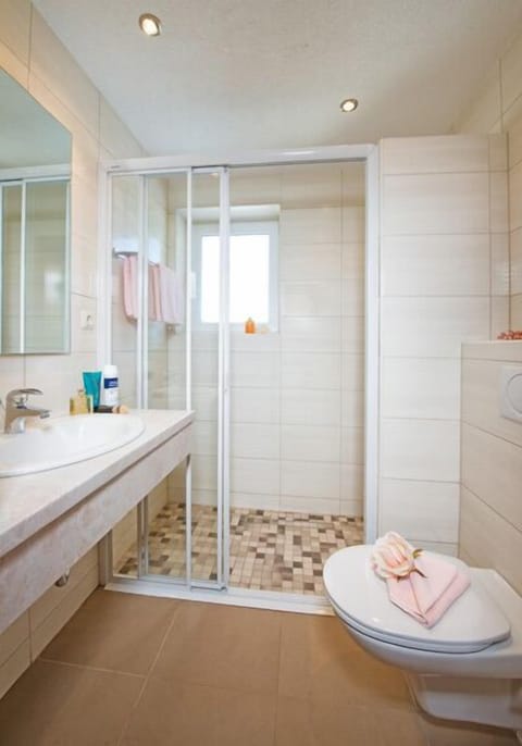 Double Room, Balcony, Mountain View | Bathroom | Free toiletries, towels