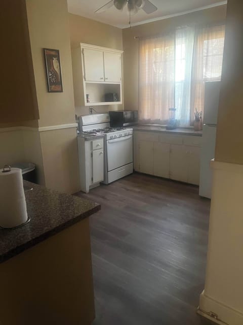 Recent photo taken by our cleaning team, ensuring you see the home how it truly is.