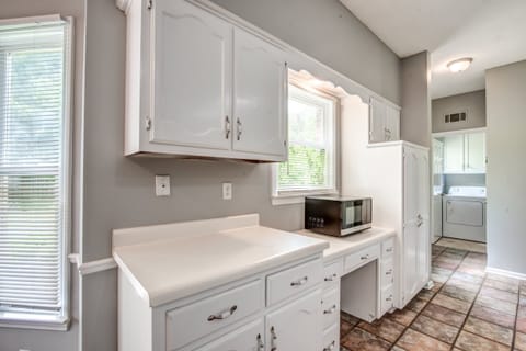 Kitchen tools with lots of storage