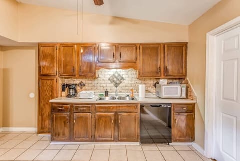 Fully equipped space for cooking.