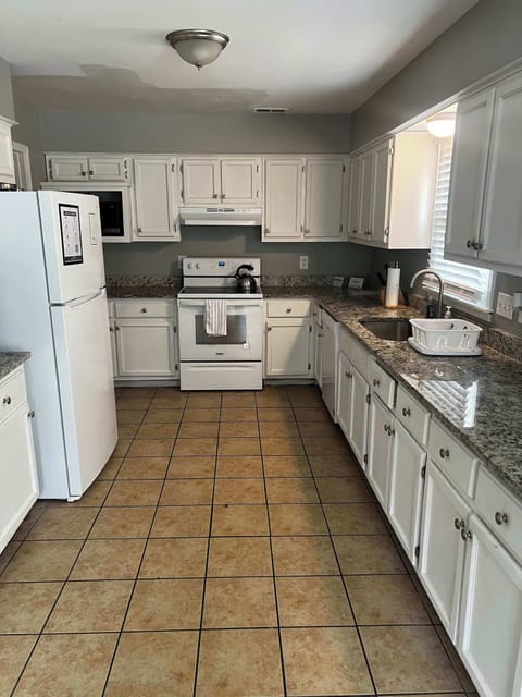 Recent photo taken by our cleaning team, ensuring you see the home how it truly is