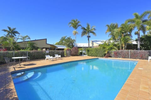 Seasonal outdoor pool, open 7:00 AM to 9:00 PM, sun loungers