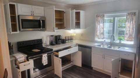 Recent photo taken by our cleaning team, ensuring you see the home how it truly is.