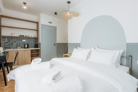 Double Room | Blackout drapes, soundproofing, iron/ironing board, free WiFi