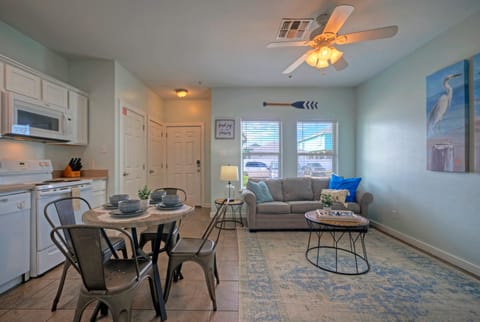 Living room (Unit 105)