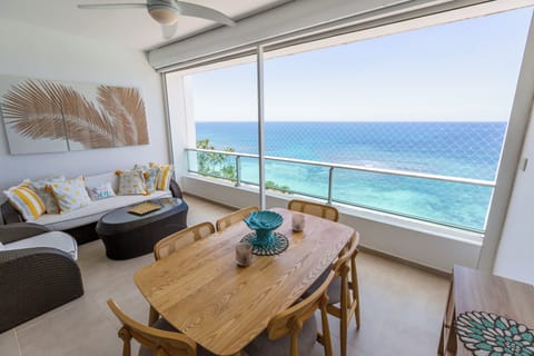 Your Morning View – Open the curtains and let the Caribbean ocean welcome you with its calm waves and endless blue horizon.
