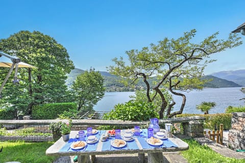 Standard House, Multiple Bedrooms, Lakeside (Mica Aurea Morcote) | Outdoor dining