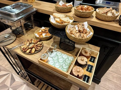 Daily buffet breakfast for a fee