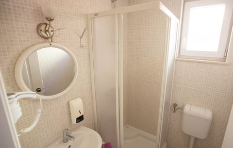 Classic Triple Room, Balcony | Bathroom | Hair dryer, towels, soap, shampoo
