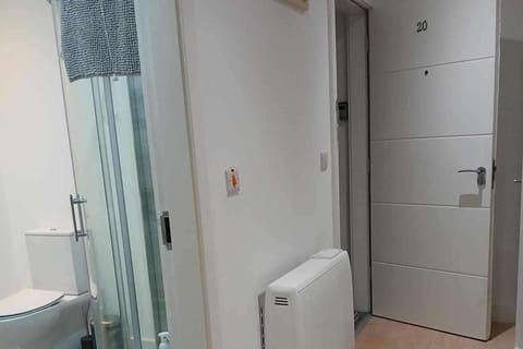 Apartment | Bathroom | Shower, hair dryer, towels