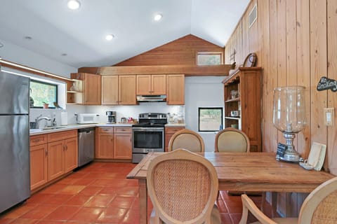 Dining for four, adjacent to the kitchen