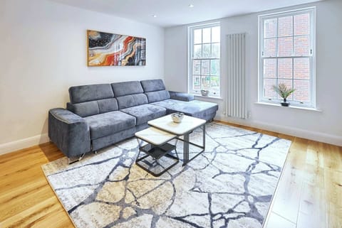 Eton House, Eton - Host & Stay