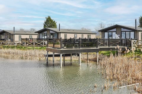 River Tees Lodge, Great Ayton - Host & Stay