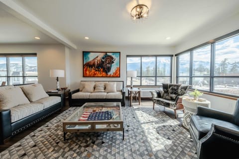 Escape to Downtown Penthouse Condo!