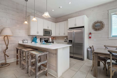 Another look at the fully equipped, stylish and modern kitchen.
