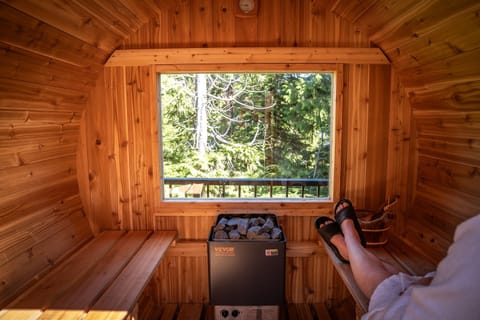 The View continue in the sauna
