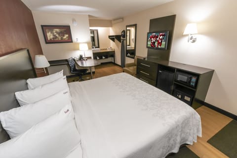 Superior Room, 1 King Bed (Smoke Free) | Premium bedding, pillowtop beds, in-room safe, iron/ironing board