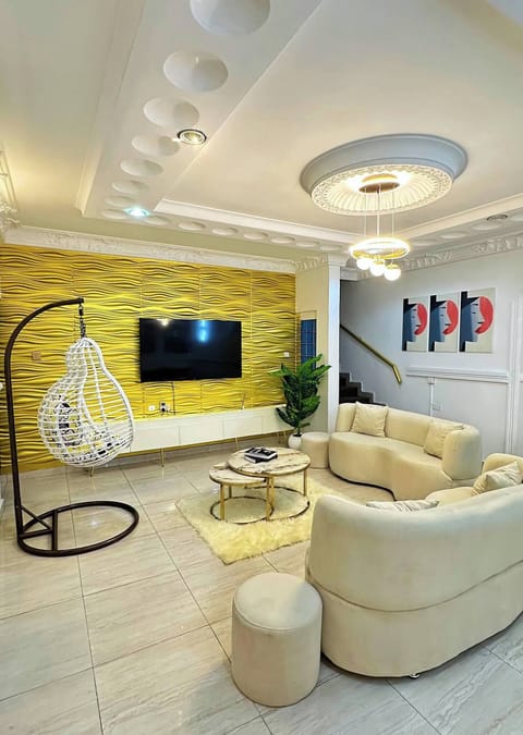 Deluxe Apartment, Balcony, City View | Living area