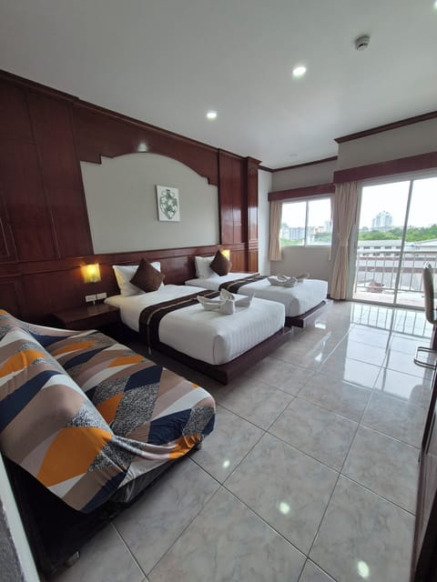 Deluxe Twin Room (with balcony and with window) | In-room safe, soundproofing, iron/ironing board, free WiFi