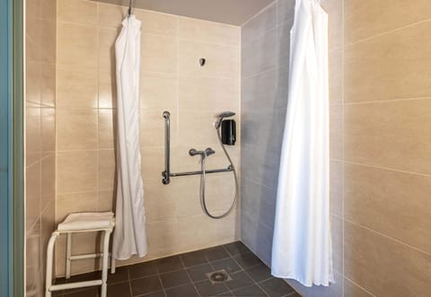 Double Room, Accessible, Non Smoking | Bathroom | Shower, free toiletries, towels