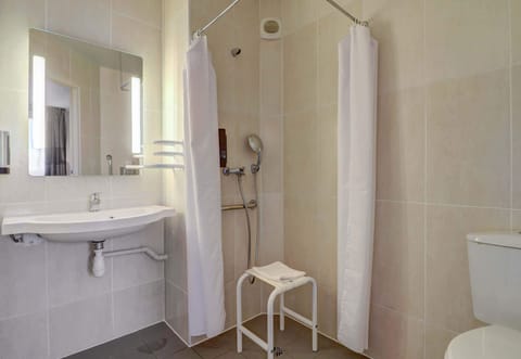 Double Room, Accessible, Non Smoking | Bathroom | Shower, free toiletries, hair dryer, towels