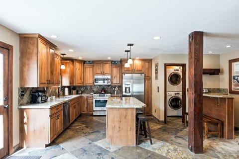 - Spacious kitchen with granite counters and stainless steel appliances  
- Fully equipped for cooking meals with island seating and modern design  
- Convenient laundry nook with washer dryer for extended stays