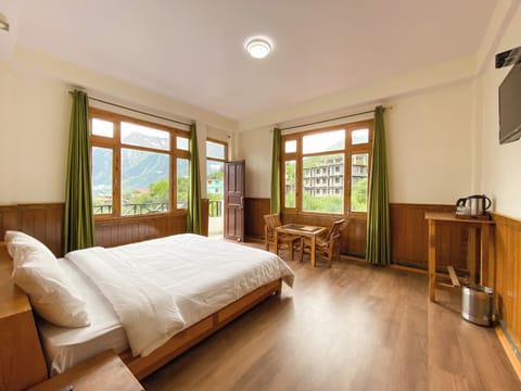 Deluxe Double Room, Balcony, Mountain View | WiFi (free)