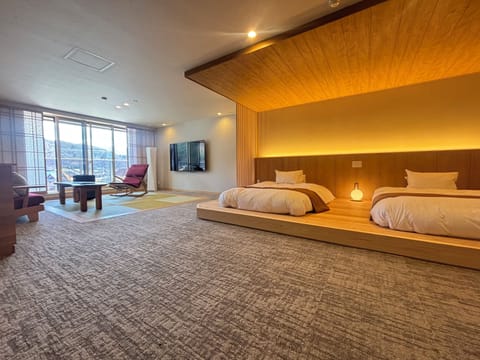 Superior Twin Room, Lanai, Mountain View | Free WiFi
