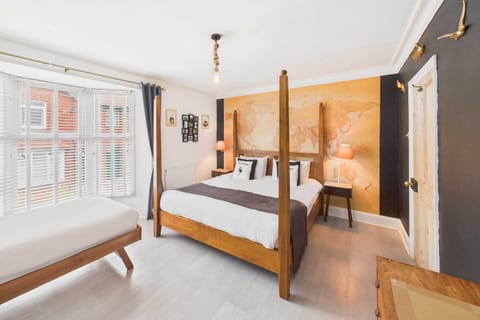 House, Accessible | 3 bedrooms, desk