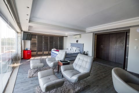 Honeymoon Double Room, 1 Double Bed, Ocean View | Free minibar, in-room safe, desk, laptop workspace