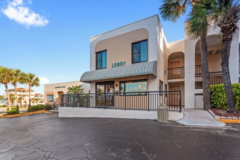 Beacher's Lodge Lobby & Studio Area
